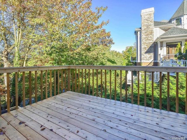 3 Ale Court, Centerport, NY 11721