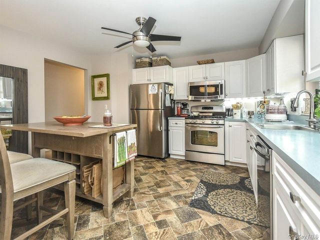 3 Ale Court, Centerport, NY 11721