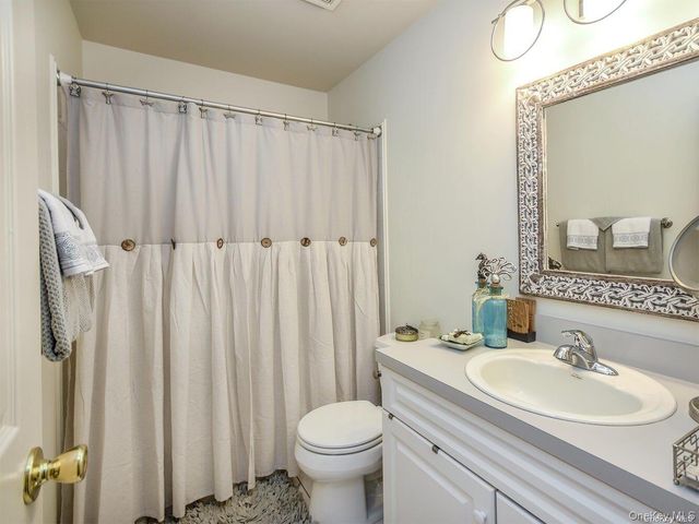 3 Ale Court, Centerport, NY 11721