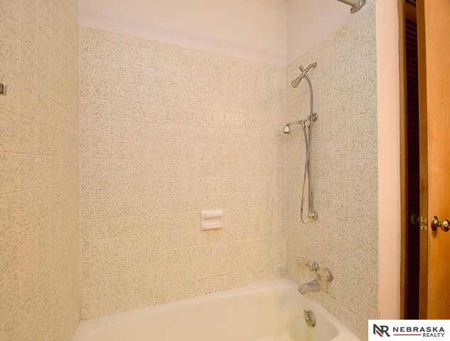 6006 S 25th Street, Lincoln, NE 68512