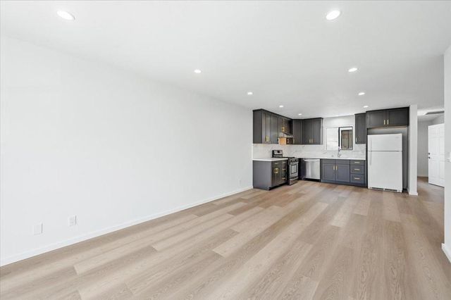 1630 Oakdale Avenue, San Francisco, CA 94124
