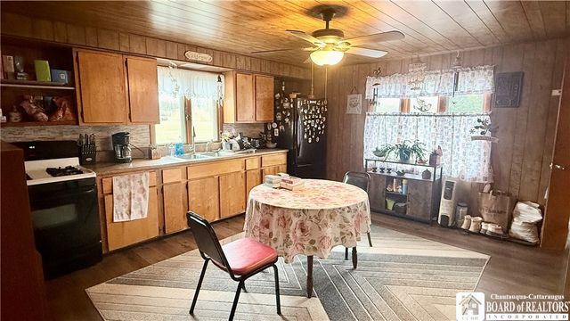 261 West Lake Shore Drive, Dunkirk, NY 14048