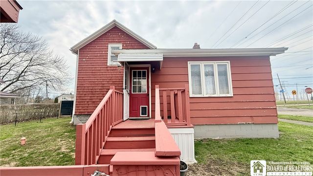 261 West Lake Shore Drive, Dunkirk, NY 14048