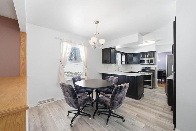 15429 W Mayflower COURT, New Berlin, WI 53151