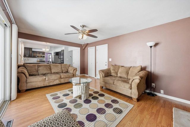 15429 W Mayflower COURT, New Berlin, WI 53151