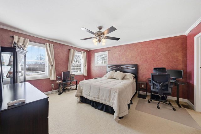 15429 W Mayflower COURT, New Berlin, WI 53151