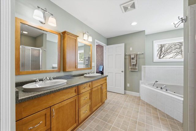 15429 W Mayflower COURT, New Berlin, WI 53151