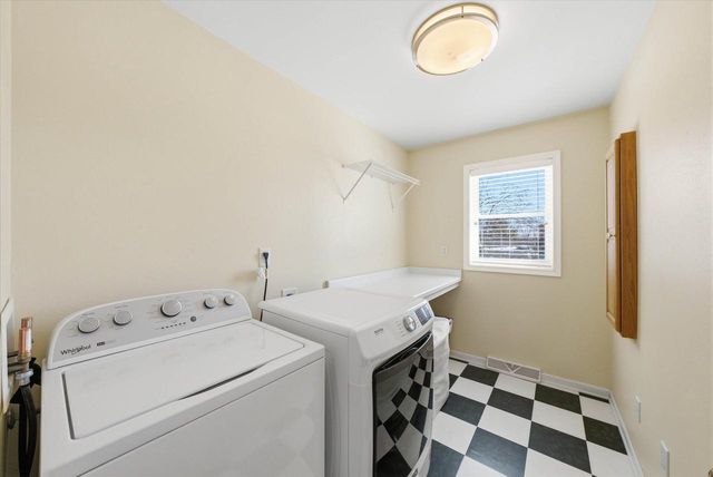 15429 W Mayflower COURT, New Berlin, WI 53151