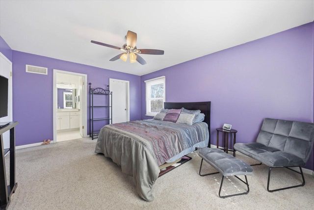 15429 W Mayflower COURT, New Berlin, WI 53151