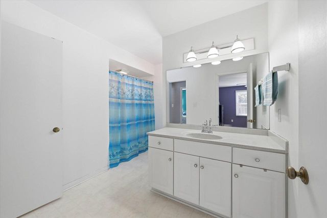 15429 W Mayflower COURT, New Berlin, WI 53151