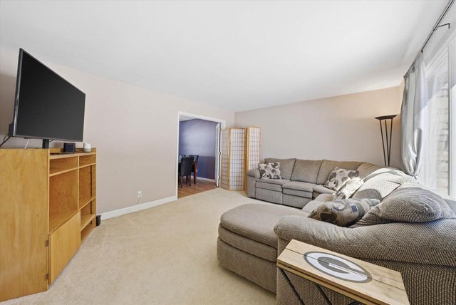 15429 W Mayflower COURT, New Berlin, WI 53151