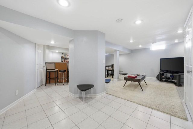 15429 W Mayflower COURT, New Berlin, WI 53151