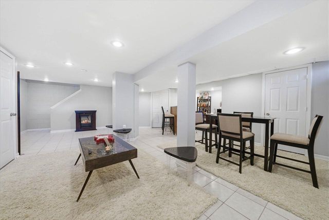 15429 W Mayflower COURT, New Berlin, WI 53151