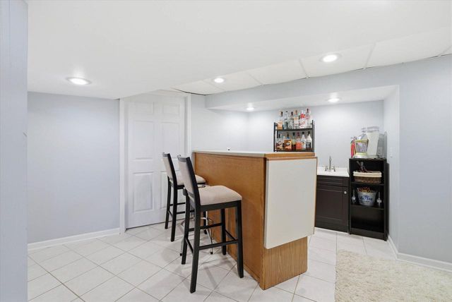 15429 W Mayflower COURT, New Berlin, WI 53151