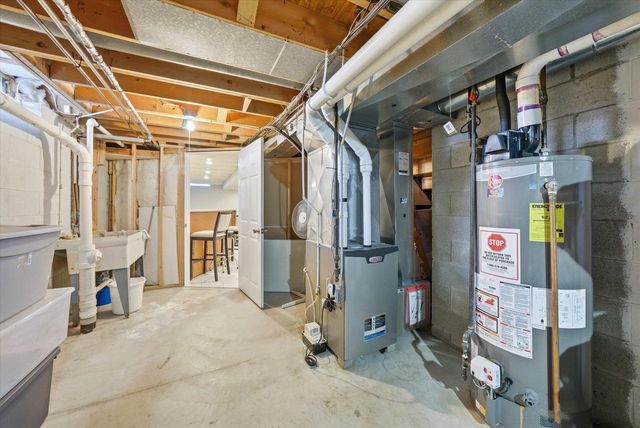 15429 W Mayflower COURT, New Berlin, WI 53151