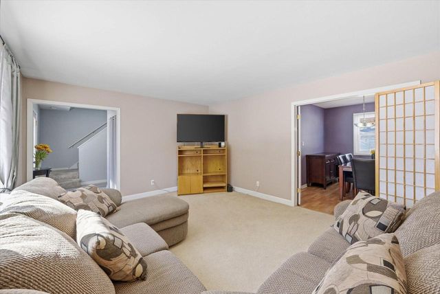 15429 W Mayflower COURT, New Berlin, WI 53151