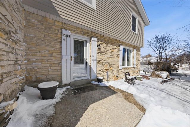 15429 W Mayflower COURT, New Berlin, WI 53151