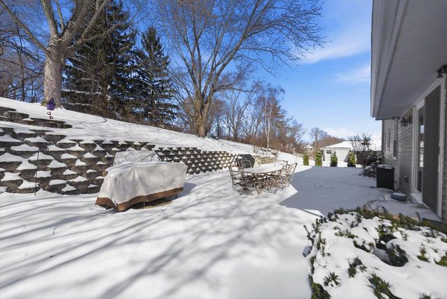 15429 W Mayflower COURT, New Berlin, WI 53151