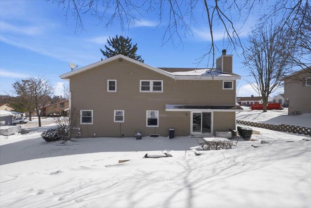 15429 W Mayflower COURT, New Berlin, WI 53151