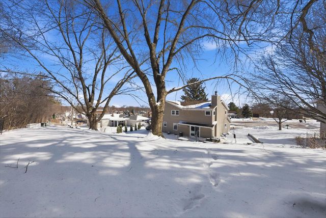15429 W Mayflower COURT, New Berlin, WI 53151