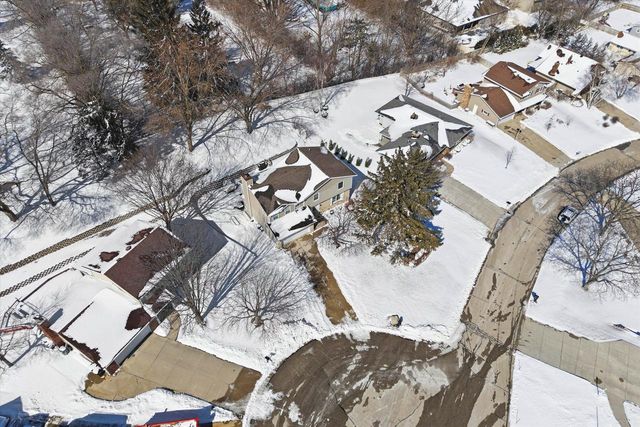 15429 W Mayflower COURT, New Berlin, WI 53151