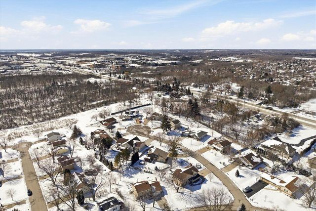 15429 W Mayflower COURT, New Berlin, WI 53151