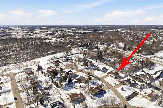 15429 W Mayflower COURT, New Berlin, WI 53151