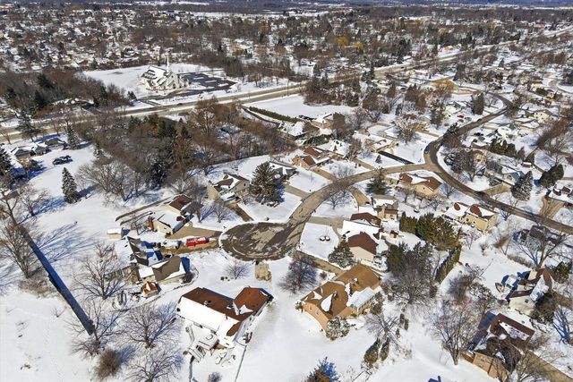 15429 W Mayflower COURT, New Berlin, WI 53151