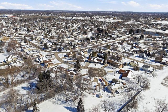 15429 W Mayflower COURT, New Berlin, WI 53151