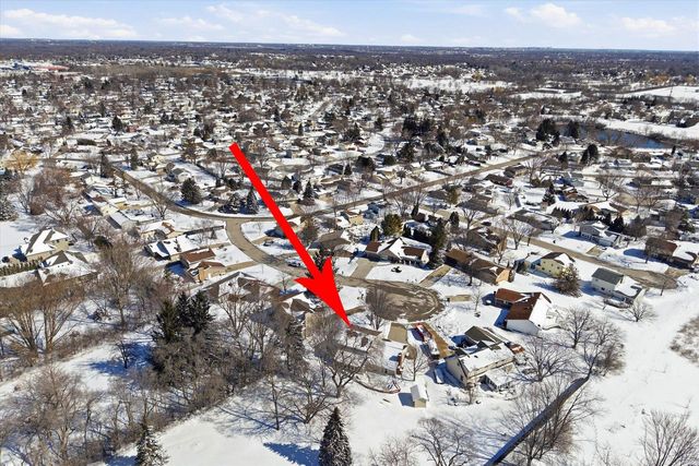 15429 W Mayflower COURT, New Berlin, WI 53151