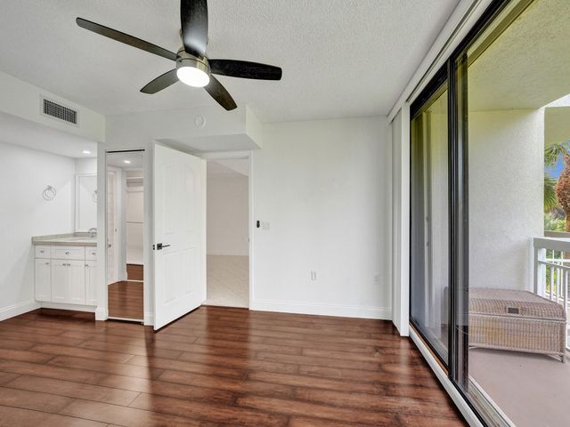 6169 BALBOA Circle 306, Boca Raton, FL 33433