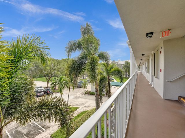 6169 BALBOA Circle 306, Boca Raton, FL 33433