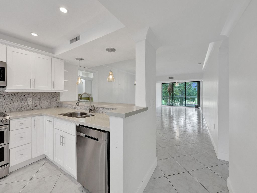 6169 BALBOA Circle 306, Boca Raton, FL 33433