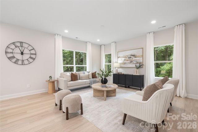 9218 Pinenoll Lane, Charlotte, NC 28215