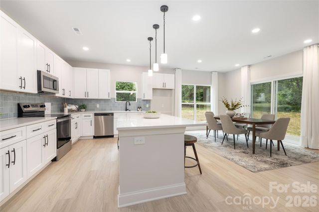 9218 Pinenoll Lane, Charlotte, NC 28215