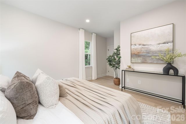 9218 Pinenoll Lane, Charlotte, NC 28215