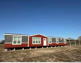 20 N Penney Lane, Knippa, TX 78870