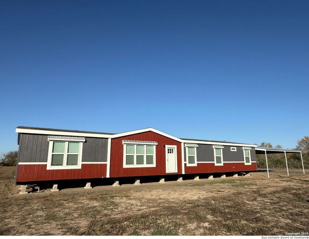 20 N Penney Lane, Knippa, TX 78870