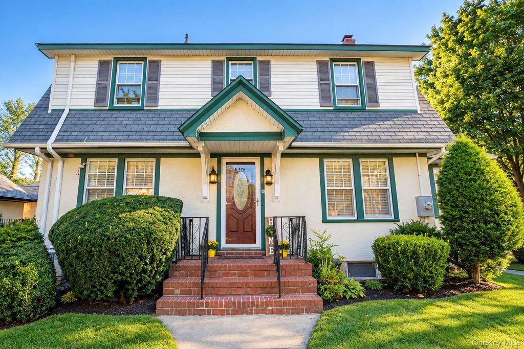 676 6th Avenue, New Hyde Park, NY 11040 — exterior