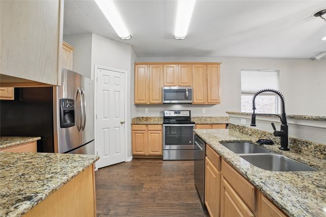 10609 Lansdowne Lane, Rowlett, TX 75089