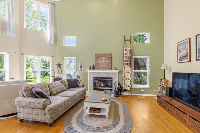 4 Sherwood Court, Lake In The Hills, IL 60156