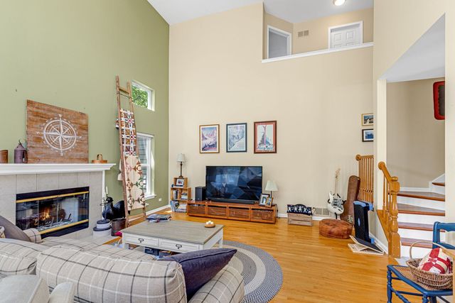 4 Sherwood Court, Lake In The Hills, IL 60156