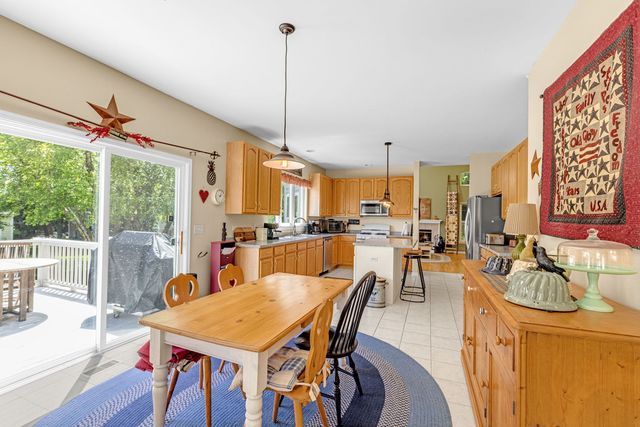 4 Sherwood Court, Lake In The Hills, IL 60156