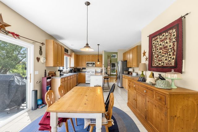 4 Sherwood Court, Lake In The Hills, IL 60156