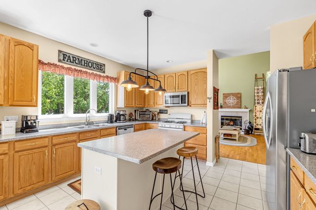 4 Sherwood Court, Lake In The Hills, IL 60156
