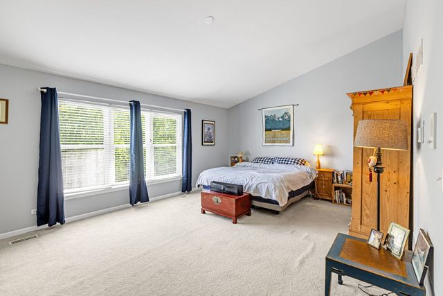 4 Sherwood Court, Lake In The Hills, IL 60156