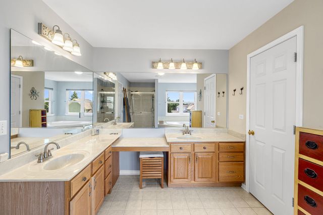 4 Sherwood Court, Lake In The Hills, IL 60156