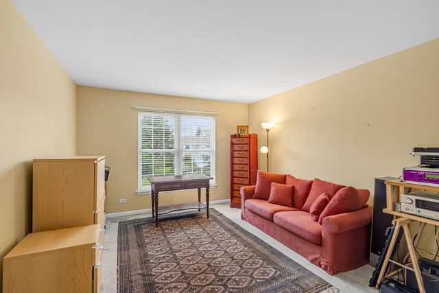 4 Sherwood Court, Lake In The Hills, IL 60156