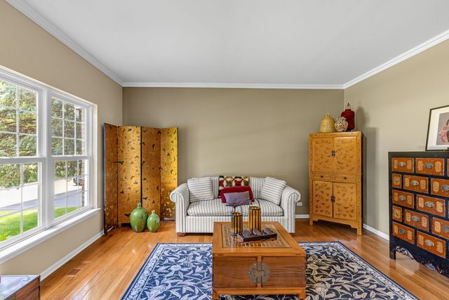 4 Sherwood Court, Lake In The Hills, IL 60156