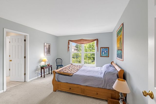 4 Sherwood Court, Lake In The Hills, IL 60156